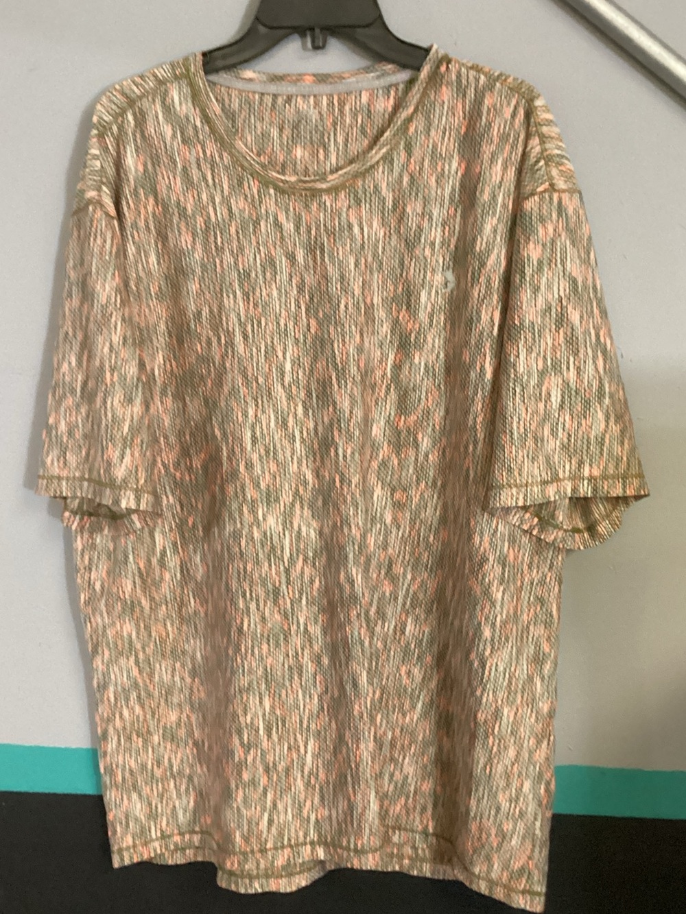 Reel Legends Short-Sleeve Crewneck Shirt in Beige and Peach